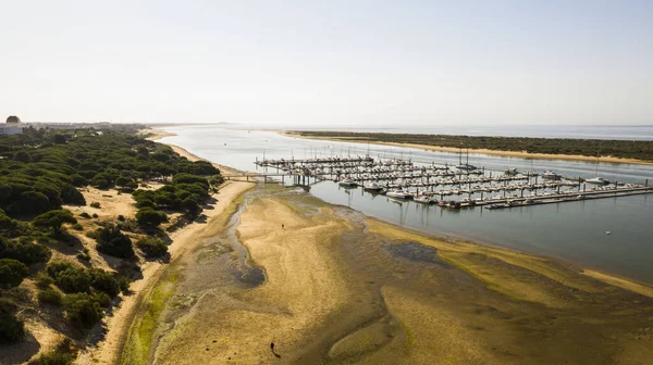 Uma Vista Aérea Praia Areia Porto Mar — Fotografia de Stock