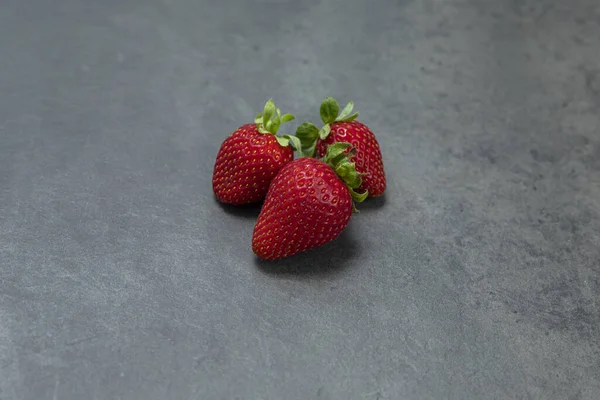 Closeup Shot Red Juicy Strawberries Plain Background — Stock Photo, Image