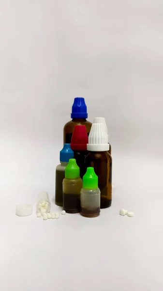 Primer Plano Botellas Farmacéuticas Aisladas Sobre Fondo Blanco — Foto de Stock