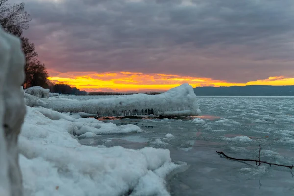 Gyönyörű Kép Balatonról Télen Naplementében — Stock Fotó