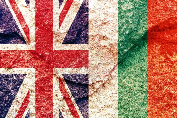 Detailní Záběr Britských Bulharských Vlajek Namalovaných Ošlehaném Skalním Pozadí — Stock fotografie