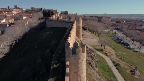 Una Vista Aérea Las Murallas Ávila España Durante Día Metraje — Vídeos de Stock
