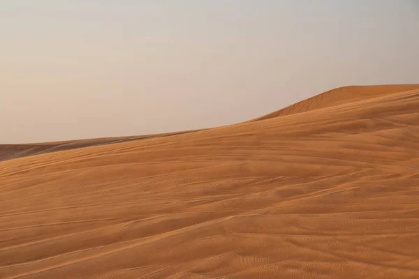 Eine Wunderschöne Landschaft Aus Wüstendünen Bei Sonnenuntergang — Stockfoto