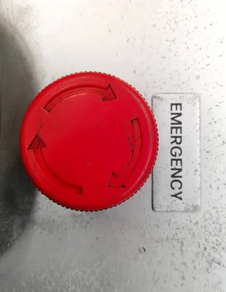 Ujęcie Zbliżeniowe Czerwonego Przycisku Alarmowego Który Jest Używany Zatrzymania Działania — Zdjęcie stockowe