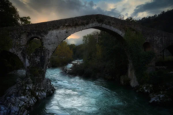 Une Belle Vue Sur Pont Romain Cangas Onis Cangas Asturies — Photo