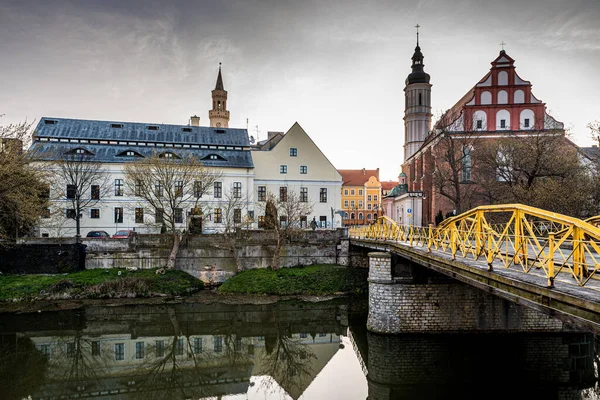 Eine Schöne Aufnahme Von Gebäuden Ufer Oppeln Der Altstadt Polens — Stockfoto