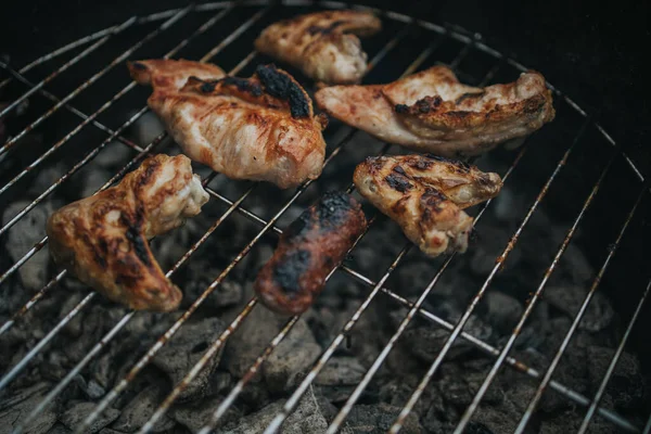 Primo Piano Salsicce Carne Che Prepara Alla Griglia — Foto Stock