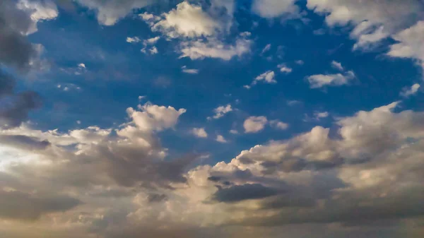 Una Hermosa Foto Del Paisaje Nublado Cielo Durante Día — Foto de Stock