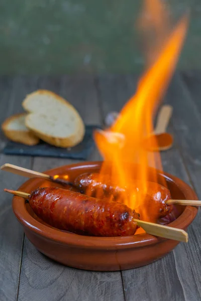 Würzige Chorizo Zur Hölle Über Dem Feuer Direkt Auf Dem — Stockfoto