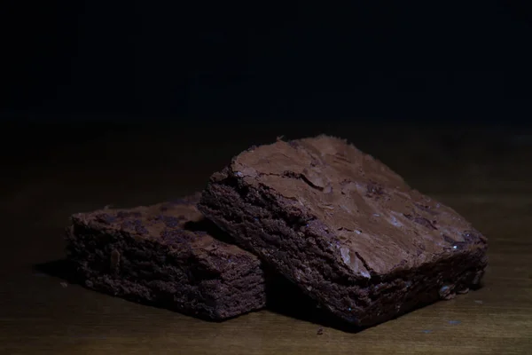 Enfoque Selectivo Deliciosos Brownies Sobre Fondo Oscuro — Foto de Stock