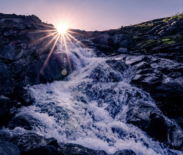 Piękny Krajobraz Kanałem Górach Tle Słonecznego Nieba Tromso — Zdjęcie stockowe