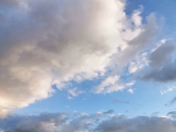 Красивый Снимок Голубого Неба Белых Облаков — стоковое фото