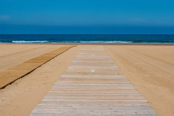 Scenic View Wooden Platform Sandy Beach Blue Sky — Stock Photo, Image