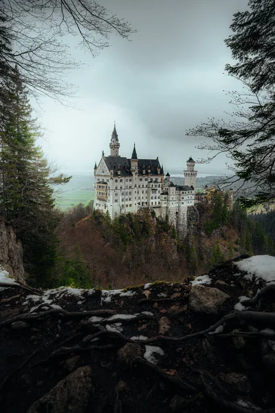 Una Hermosa Vista Del Famoso Castillo Neuschwanstein Escarpado Acantilado Suroeste — Foto de Stock