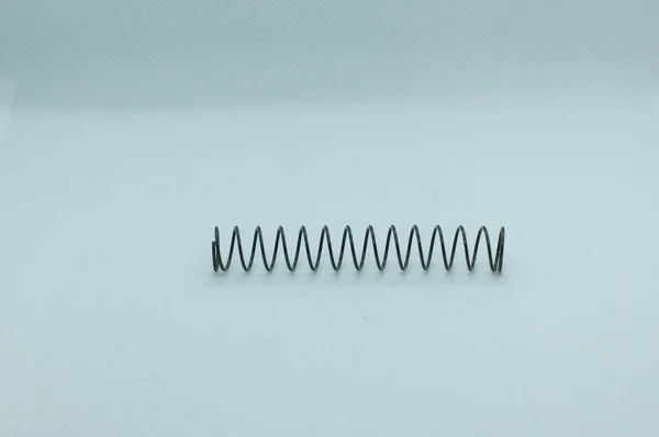 Primo Piano Dettaglio Spirale Meccanismo Una Superficie Bianca — Foto Stock