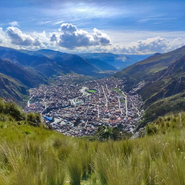 Una Vista Della Città Huancavelica Perù Una Montagna — Foto Stock