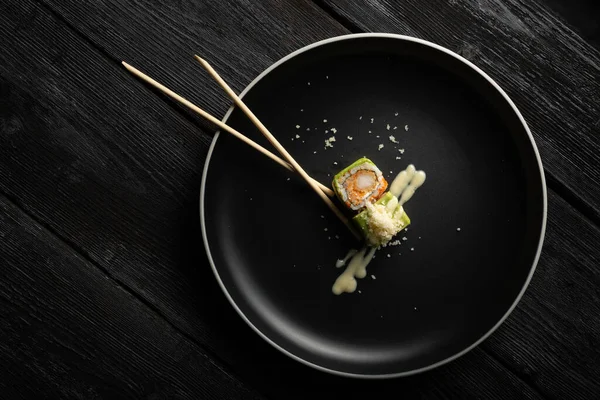 Top View Sushi Rolls Chopsticks Black Plate — Stock Photo, Image