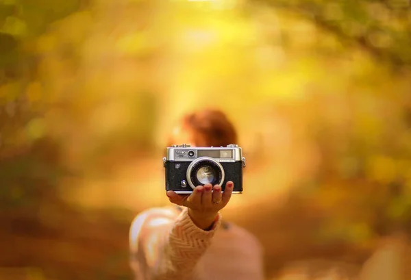 Selective Focus Shot Woman Holding Vintage Film Camera Yellow Bokeh — Stock Photo, Image