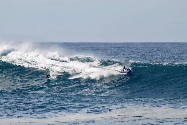 Sydney Austrália Maio 2016 Surfista Australiano Rebocado Por Jetski Descendo — Fotografia de Stock