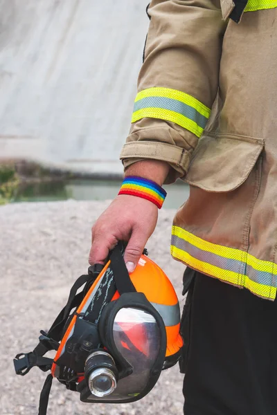 Firefighter Lfbt Bracelet Holding Helmet — Stock Photo, Image