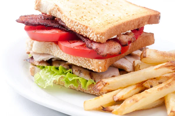 Sándwich Casa Club Pan Semilla Orgánica Con Papas Fritas Crujientes — Foto de Stock