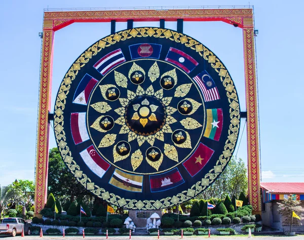 Gong Gigante Buddista Con Bandiere Del Sud Est Asiatico Wat — Foto Stock