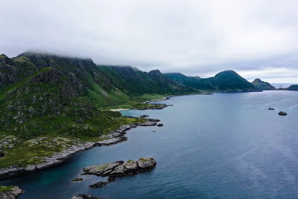 Drohnenaufnahme Der Felsigen Berge Der Küste Von Sto Vesteralen Norwegen — Stockfoto