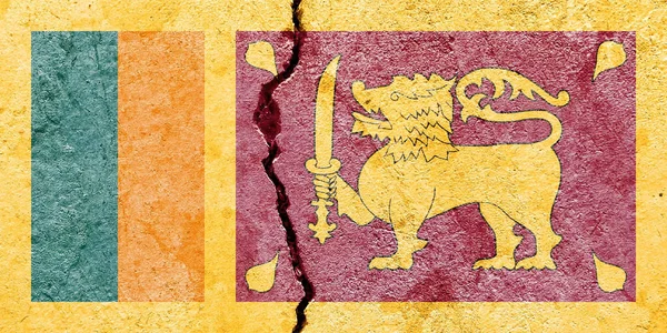 Sri Lankaanse Vlag Een Gebarsten Muur Achtergrond — Stockfoto