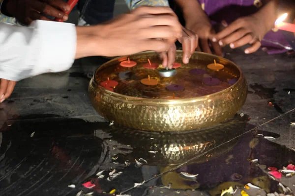 Diwali Legfontosabb Ősi Hindu Fesztivál Emberek Meggyújtják Dijákat Lámpákat Gyertyákat — Stock Fotó
