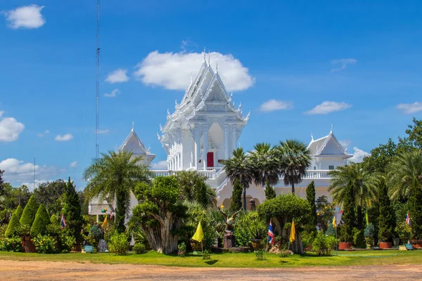 Beautiful White Buddhist Temple Wat Tham Khuha Sawan Khong Chiam — Stock Photo, Image