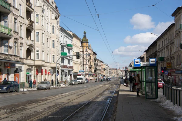 Poznan Polónia Março 2013 Rua Glogowska Com Pessoas Espera Bonde — Fotografia de Stock