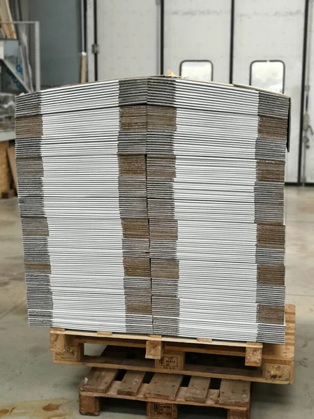 Tiro Vertical Novas Caixas Embalagem Empilhadas — Fotografia de Stock