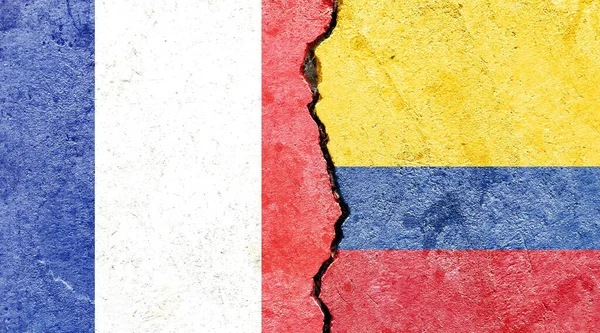 Vlag Van Frankrijk Colombia Vlag Een Gebarsten Muur Achtergrond — Stockfoto