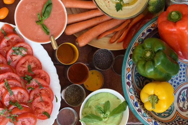 Saláta Humusz Guacamole Fűszerek Bors Kömény Curry Kurkuma Különböző Zöldségek — Stock Fotó