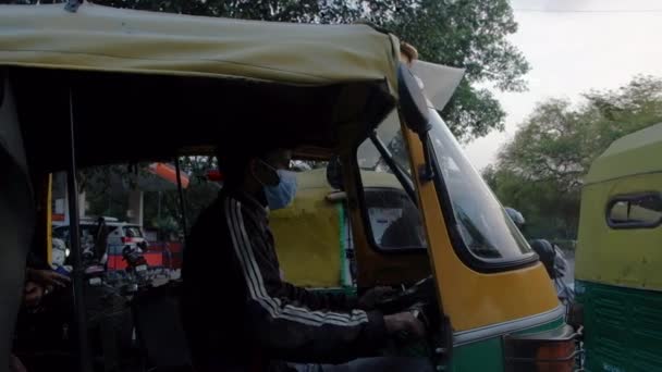 People Auto Driver Wearing Protective Mask While Driving Crossing Red — Stockvideo