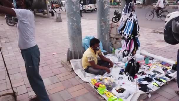 Bazar Rynek Uliczny Powoli Wraca Normy Pandemii Covid Ludźmi Podejmującymi — Wideo stockowe