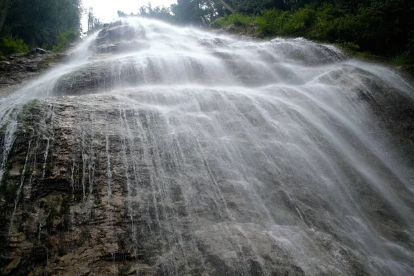 加拿大弗拉泽省立公园新娘瀑布的迷人景色 — 图库照片