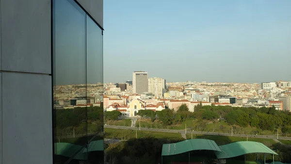 Widok Okna Nowoczesnego Budynku Miasto — Zdjęcie stockowe