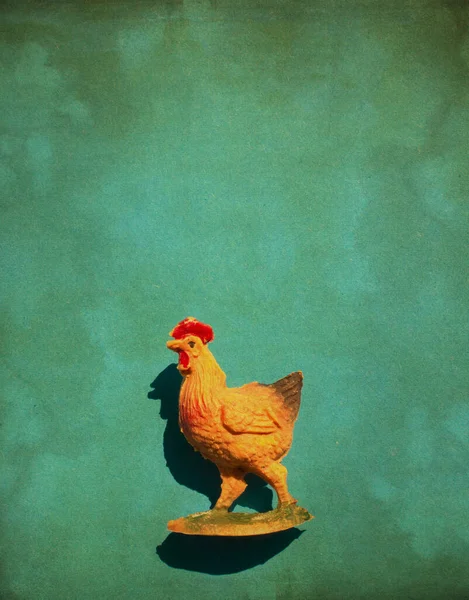 Ένα Κοντινό Πλάνο Ενός Κόκορα Παιχνίδι Πράσινο Φόντο — Φωτογραφία Αρχείου