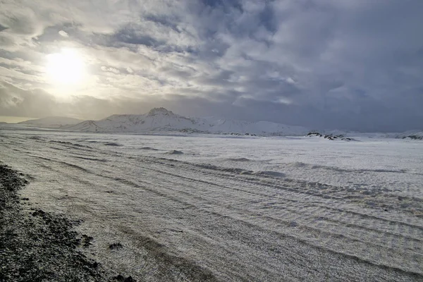 Tramonto Sui Paesaggi Innevati Catturati Una Strada Ghiacciata — Foto Stock