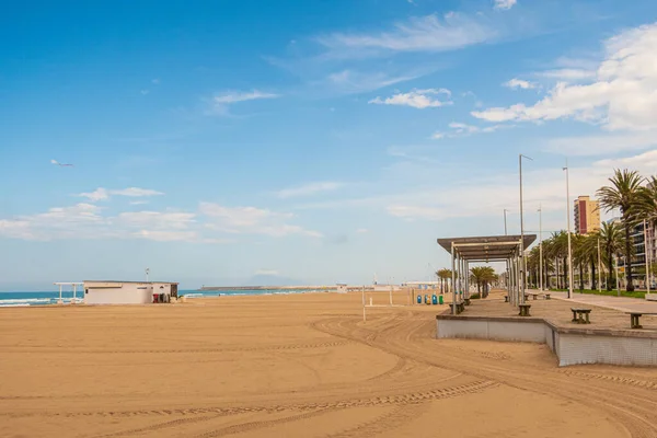 Scenic View Empty Sandy Beach Wispy Sky — Stock Photo, Image