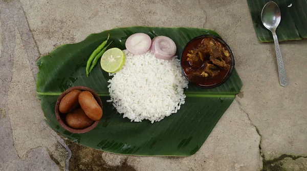 Соус Баранины Стиле Хеттинад Тарелкой Белого Риса Индийской Едой — стоковое фото