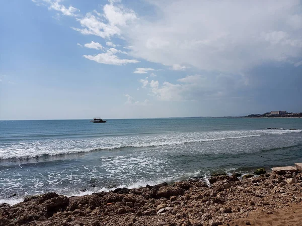 Une Vue Des Vagues Mer Mousseuses Précipitant Dans Rivage — Photo