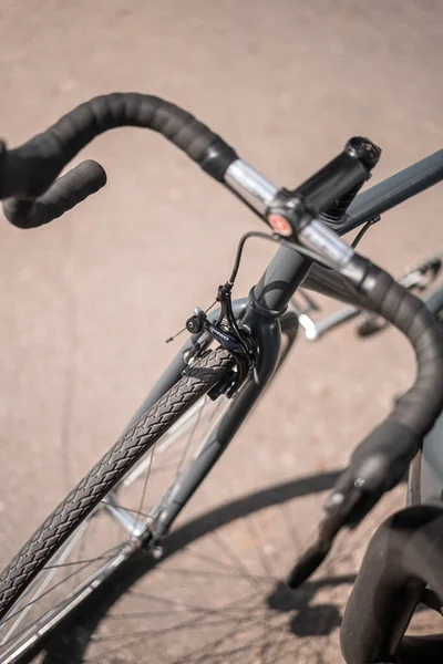 Primer Plano Una Bicicleta Negra Calle — Foto de Stock