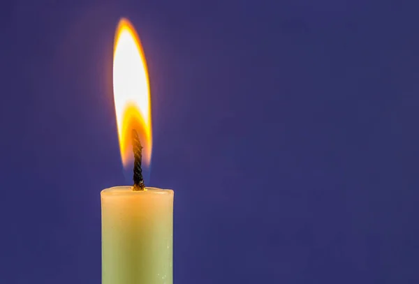 Closeup Shot Burning Candle Isolated Purple Background — Stock Photo, Image