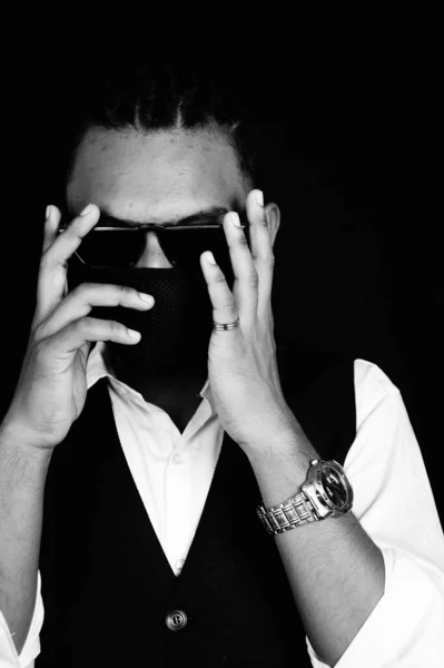 Black White Portrait Handsome Indian Man Sunglasses Suit Wearing Facemask — ストック写真