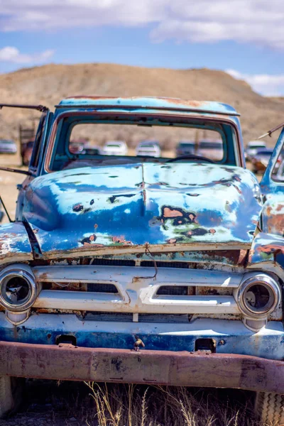 Frente Caminhão Azul Enferrujado — Fotografia de Stock
