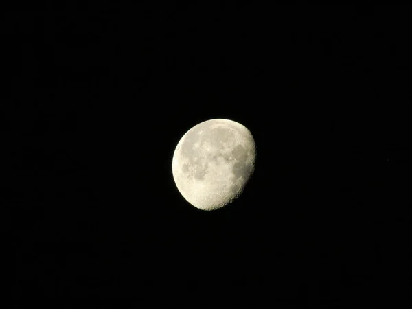 Ett Närbild Skott Månen Avtar Gibbous Natthimlen — Stockfoto