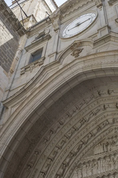 Tiro Ângulo Baixo Arco Grande Relógio Inc Toledo Espanha — Fotografia de Stock