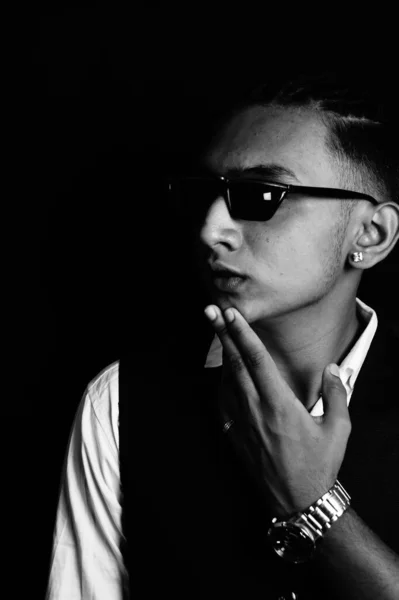 Una Vista Lateral Blanco Negro Hombre Indio Guapo Con Gafas — Foto de Stock